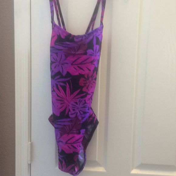 Speedo Other - Ladies speedo swimsuit 14